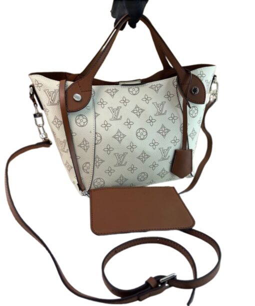 LӨUIS VUITTӨN Hina Bag