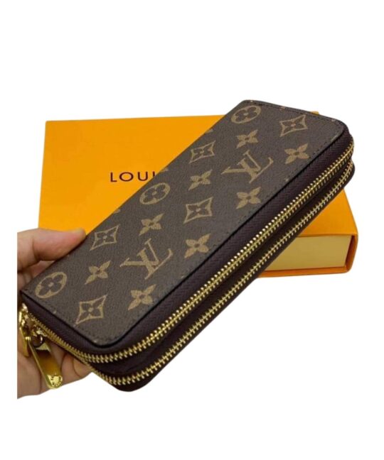 LӨUIS VUITTӨN Women’s Wallet