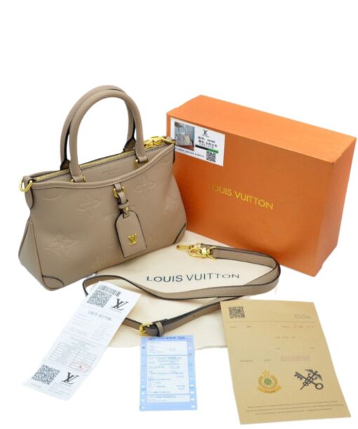 LӨUIS VUITTӨN Trianon PM Bag
